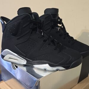 Nike Black and Silver Athletic Shoes